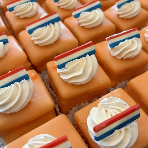 Oranje Petit four